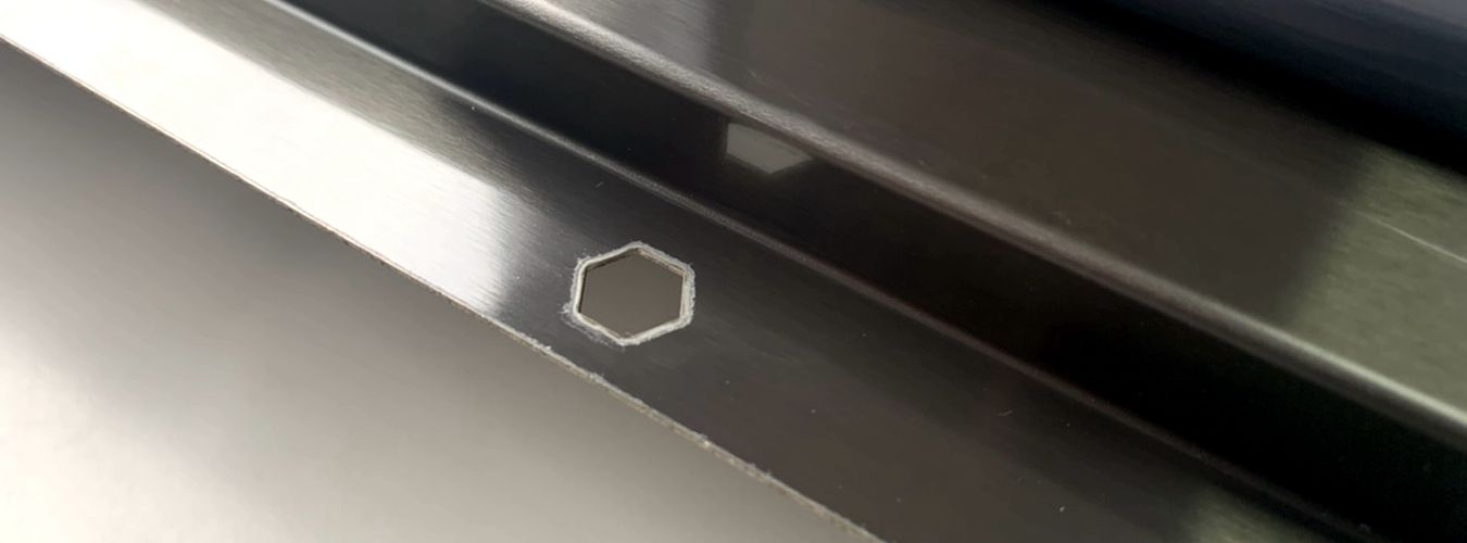 Chapa de aço inoxidável anti-impressão digital com perfuração hexagonal imagem-2
